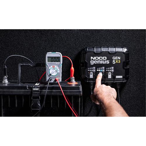Chargeur de batterie embarqu&eacute; &agrave; 3 sorties de 15 amp&egrave;res Gen5X3 Genius Kelford