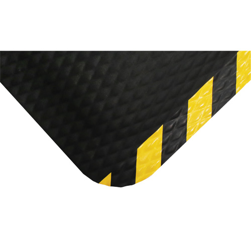 Tapis Hog Heaven, Losange, 4-4/5' x 8' x 7/8", Noir/Jaune, Nitrile Kelford