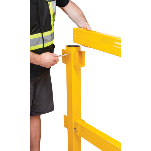 Poteau en ligne pour garde-corps l&eacute;gers, Acier, 42" h, Jaune s&eacute;curit&eacute; OSHA Kelford