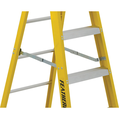 Industrial Heavy-Duty Stepladders (6900 Series), 4', Fibreglass, 300 lbs. Capacity, Type 1A Kelford