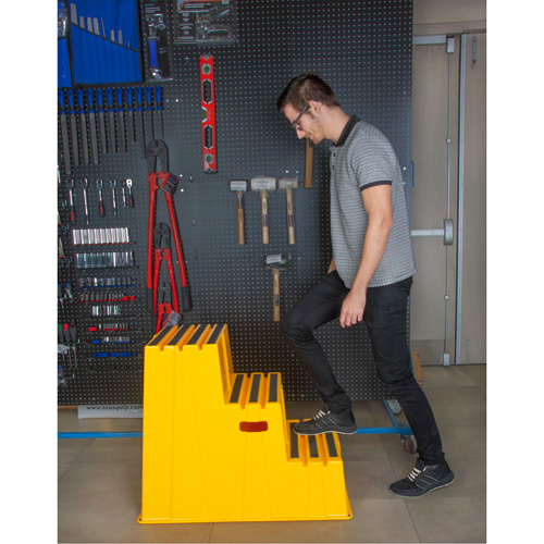 Escabeau industriel, 3 marches, 34-13/16" x 22-7/16" x Hauteur 28-1/2" Kelford