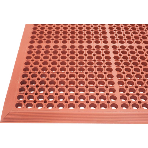 Competitor Series Mats, Slotted, 3' x 5' x 7/8", Orange, Natural Rubber Kelford