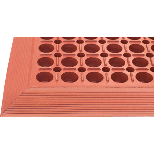 Competitor Series Mats, Slotted, 3' x 5' x 7/8", Orange, Natural Rubber Kelford