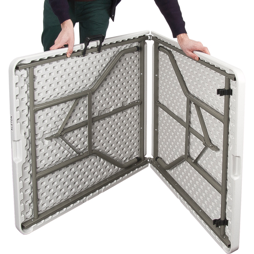Table se pliant en deux, Rectangulaire, 72" l x 30" la, Poly&eacute;thyl&egrave;ne, Blanc Kelford