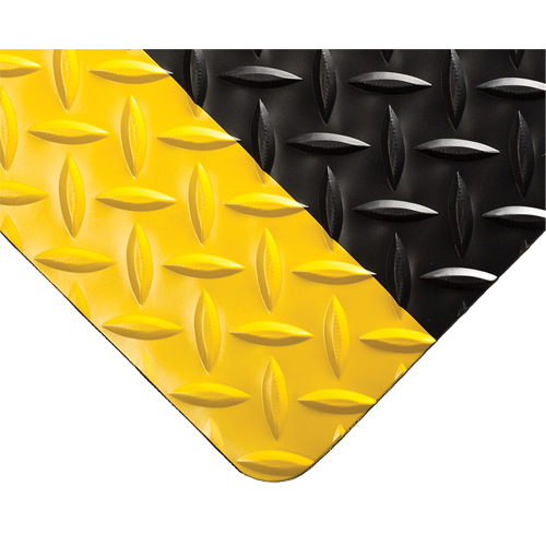 Tapis Diamond-Plate pour tableau de contr&ocirc;le no 701, 3' la x 75' lo, 1/4" &eacute;paisseur, Noir/Jaune, PVC Kelford