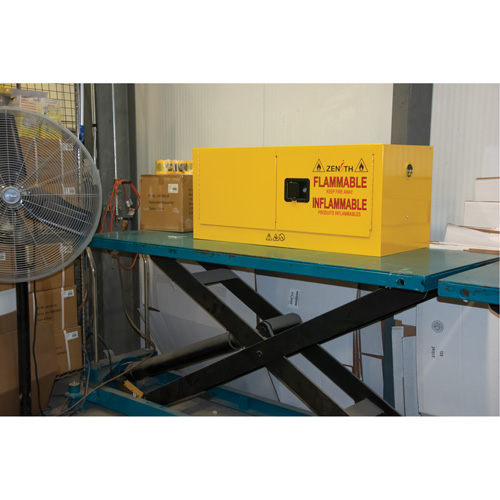 Armoire pour produits inflammables, 12 gal., 2 Porte(s), 43" La x 18" h x 18" p Kelford