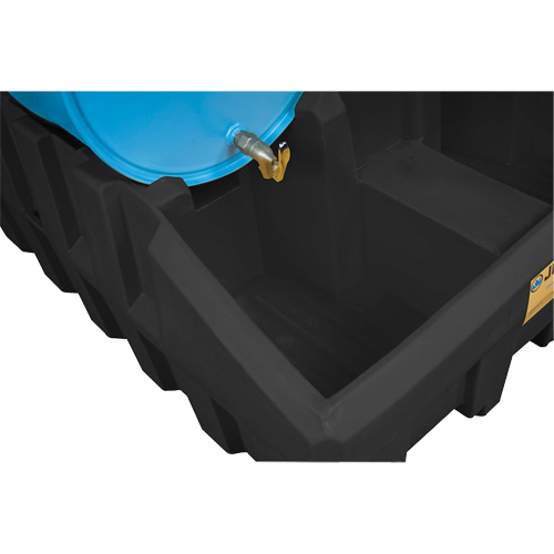 Porte-barils pour gestion de la distribution EcoPolyBlend, 59" lo x 49" la x 26" ha, 66 gal. US Capacit&eacute; Kelford