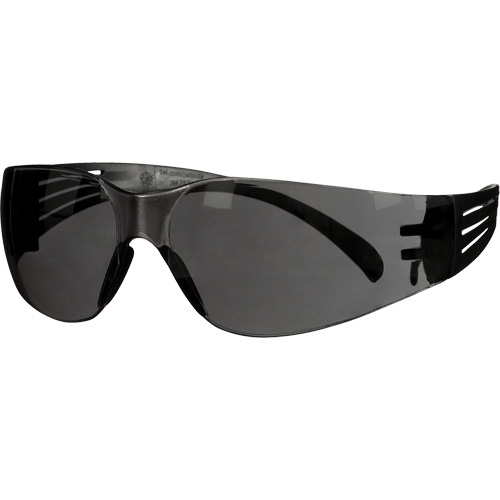 Lunettes de protection de s&eacute;rie 100 SecureFit, Lentille Gris, Antibu&eacute;e/Anti-&eacute;gratignures, ANSI Z87+/R&eacute;pond ou surpasse la norme CSA Z94.3 Kelford