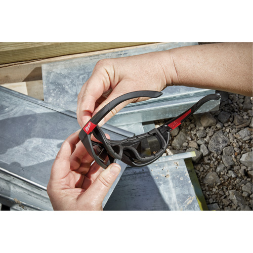 Lunettes de s&eacute;curit&eacute; performantes avec joint, Lentille Noir, Polaris&eacute;, R&eacute;pond ou surpasse la norme CSA Z94.3 Kelford