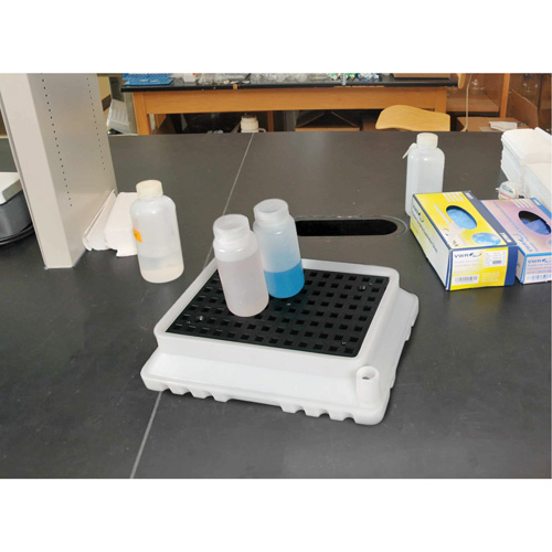 P2 Ultra-Spill Tray, 17" lo x 12" la x 4" h, Cap. de d&eacute;versement 1,8 gal. US Kelford
