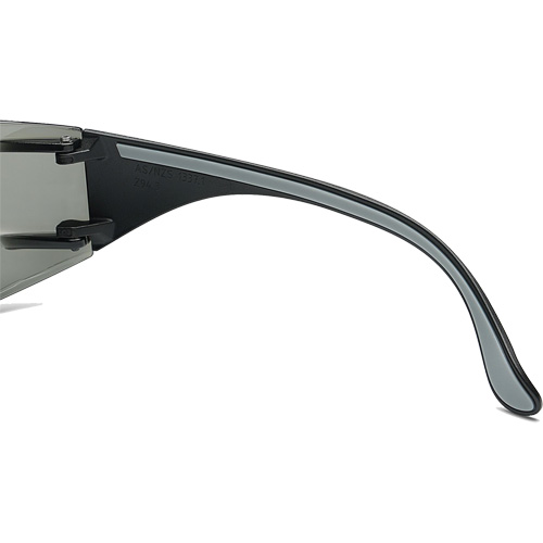 Lunettes de s&eacute;curit&eacute; Adapt Lite, Lentille Fum&eacute;e, Antibu&eacute;e/Anti-&eacute;gratignures, ANSI Z87+/R&eacute;pond ou surpasse la norme CSA Z94.3 Kelford