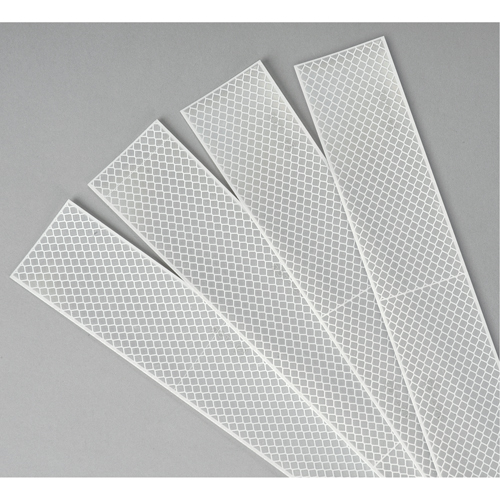 3M Scotchlite Diamond Grade mat&eacute;riau de perceptibilit&eacute; S&eacute;rie 983, 2" la x 12" lo, Blanc Kelford