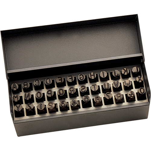 Jeu de lettres et num&eacute;ros pour estampage &agrave; la main, 36 morceaux Kelford
