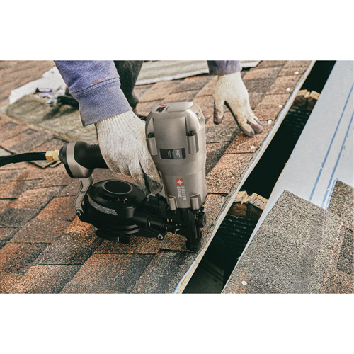 Cloueuse pneumatique &agrave; rouleau 15° pour toiture Kelford