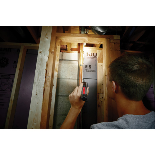 Lampe de poche compacte compatible USB, DEL, 800 lumens, Piles Rechargeable Kelford