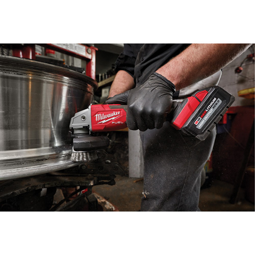 Meuleuse &agrave; frein &agrave; vitesse variable avec interrupteur &agrave; glissi&egrave;re verrouillable M18 Fuel, 18 V, Mandrin 5"/4-1/2", Lithium-ion Kelford