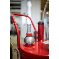 Chariot &agrave; carburant en acier de 25 gallons avec pompe rotative bidirectionnelle et filtre Kelford