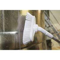 Brosse de lavage aliment&eacute;e en eau et &agrave; angle r&eacute;glable, Soies Doux, Longueur de 9-1/4", Vert Kelford