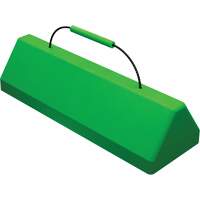 Cale de roue pour avion Checkers Safety SafeRay avec poign&eacute;e &agrave; c&acirc;ble, Ur&eacute;thane, Vert fluorescent, 24" la x 8" p x 6" h Kelford