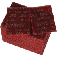 Tampons manuels Scotch-Brite 7447, Oxyde d'aluminium, 9" x 6", Grain Tr&egrave;s fin Kelford