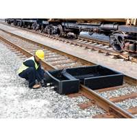 Berme Ultra-Track Berm, Capacit&eacute; 144 gal. US, 4' la x 6' lo x 12" h, Paroi en mousse Kelford