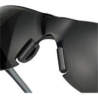 Lunettes de s&eacute;curit&eacute; Adapt Lite, Lentille Fum&eacute;e, Antibu&eacute;e/Anti-&eacute;gratignures, ANSI Z87+/R&eacute;pond ou surpasse la norme CSA Z94.3 Kelford