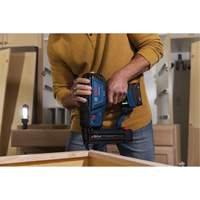 Brushless 18-Gauge Brad Nailer Kit with Standard Power Battery, 18 V, Lithium-Ion Kelford